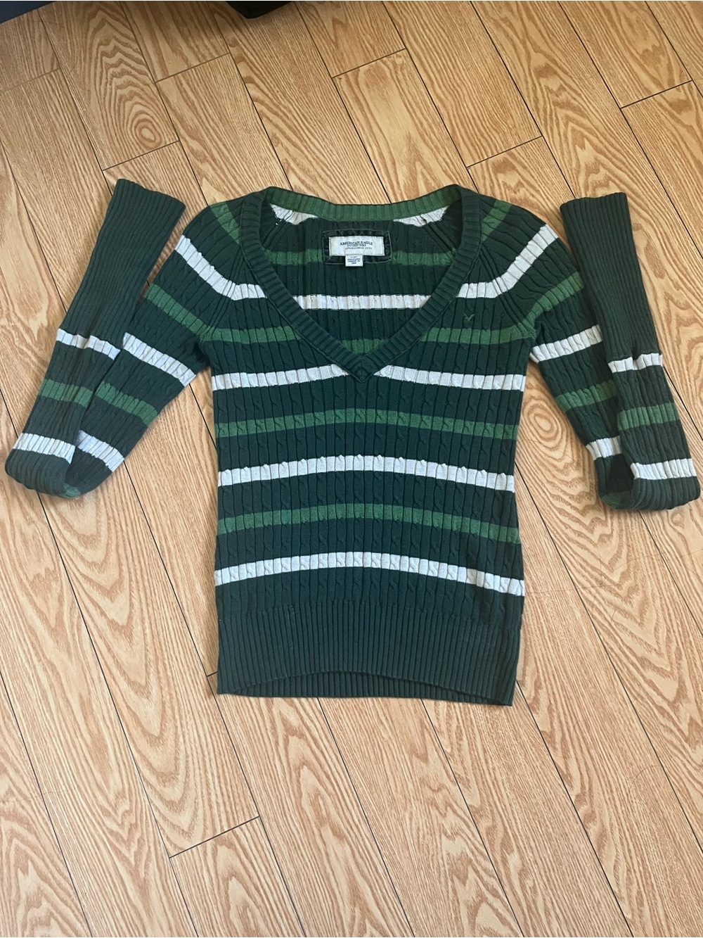 American Eagle forest green v-neck long sleeve